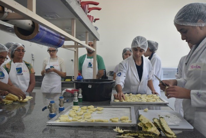 Agroindústria da Emater oferece cursos mensais para agricultores