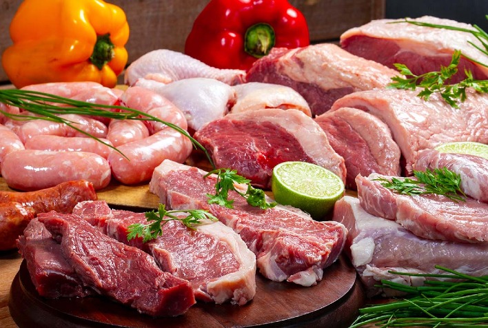 Em 2024 produção mundial de carnes deve permanecer quase estável em relação a 2023, prevê a FAO