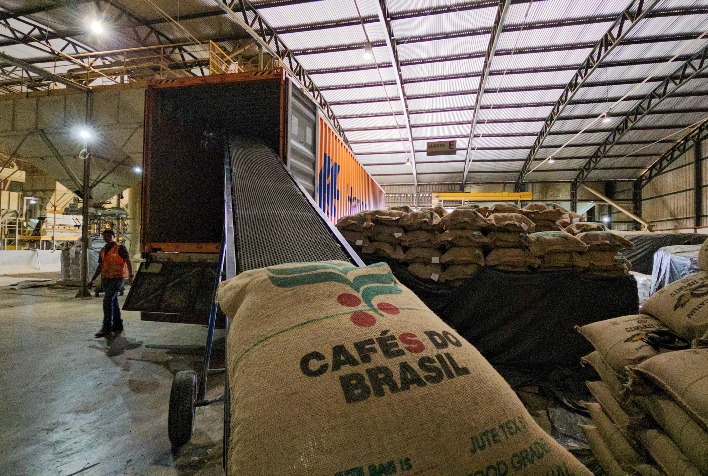 Exportadores Sofrem Prejuízo Logístico de R$ 11,9 Milhões com Café Não Embarcado em Novembro